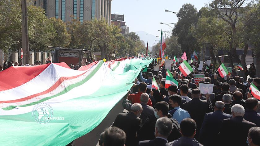 Iranpress: November 4 march in Arak, central Iran