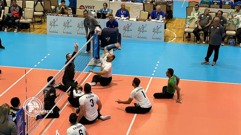 Iranpress: Iran beats Japan, advances to next stage of Sitting Volleyball World Championships