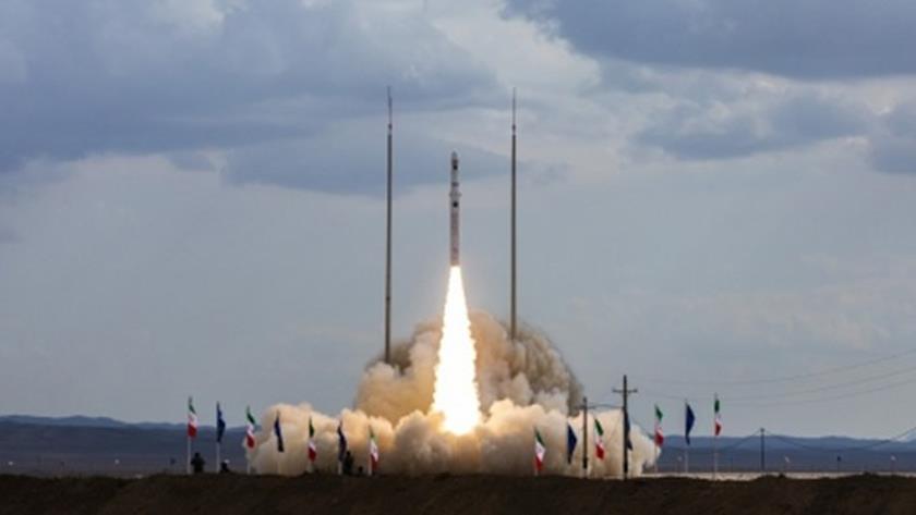 Iranpress: New footage shows launch of Qaem 100 satellite carrier