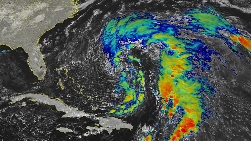 Iranpress: Tropical Storm Nicole takes aim at Florida