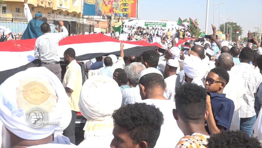 Iranpress: Sudanese call for non-interference of foreign countries