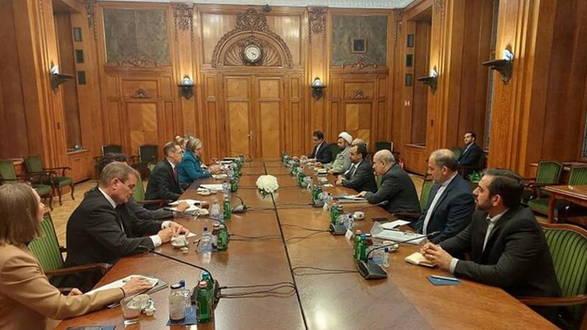 Iranpress: Tehran, Budapest urge boosting economic ties
