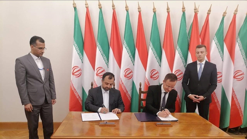 Iranpress: Iran, Hungary ink protocol document of economic cooperation