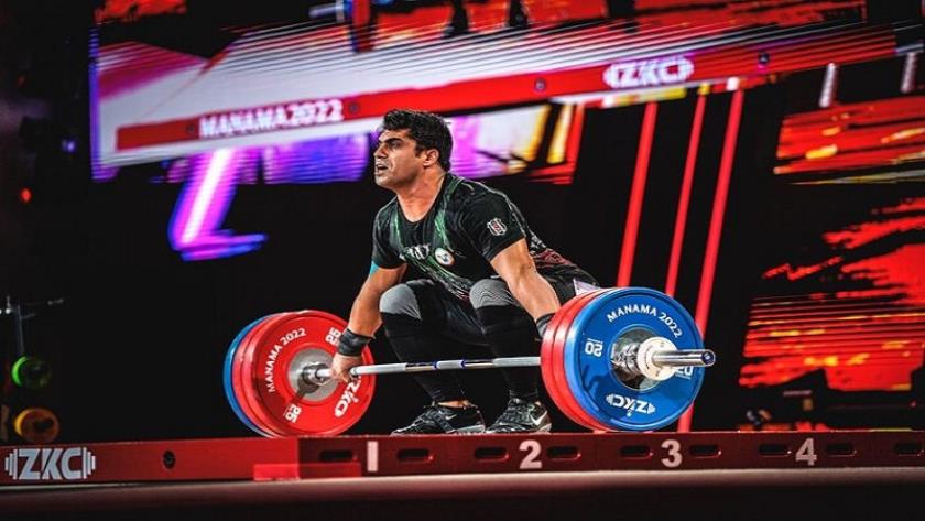 Iranpress: Iranian weightlifter snatches silver in Turkiye