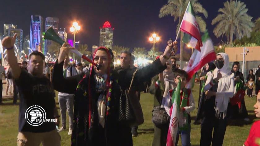 Iranpress: Iranians support Team Melli with loud cheers in Qatar 