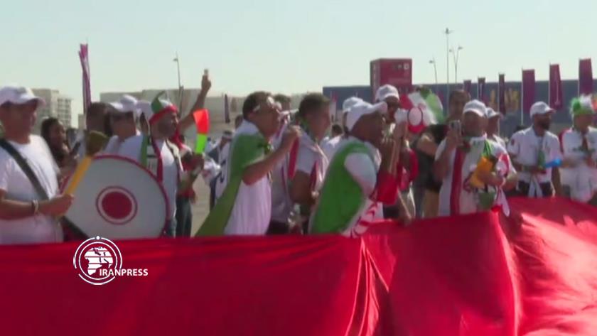 Iranpress: Fans of the Iranian national football team gather before the stadium