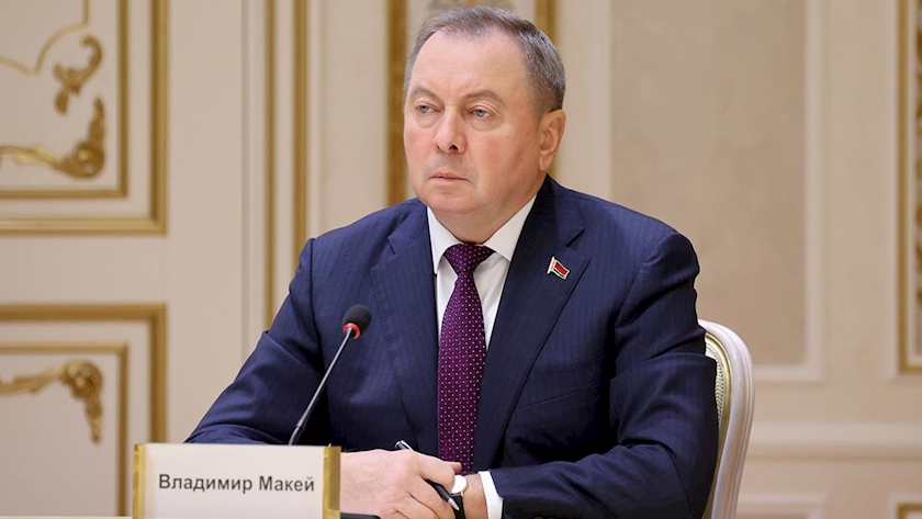 Iranpress: FM extends condolences over death of Belarus counterpart