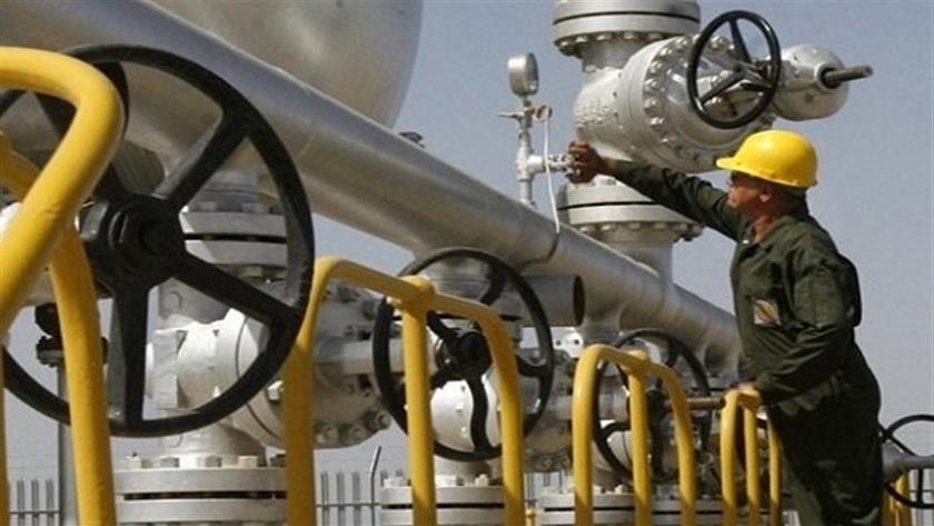 Iranpress: Iran ready to participate in Iraq energy projects 