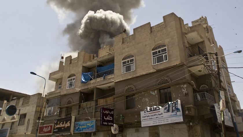 Iranpress: Saudi-led coalition pounds Yemen