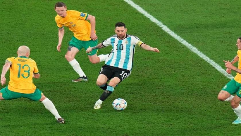 Iranpress: 2022 World Cup: Argentina beats Australia qualifying for next round
