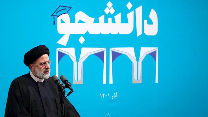 Iranpress: President Raisi attends in Tehran University on Student Day