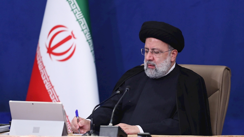Iranpress: President condoles martyrdom of Sunni Friday Prayers Leader