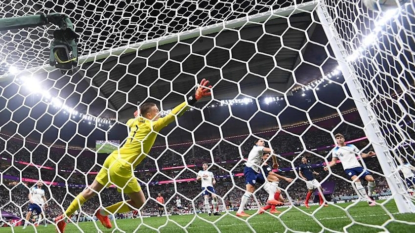 Iranpress: France beat England 2-1, joining Qatar World Cup semifinals
