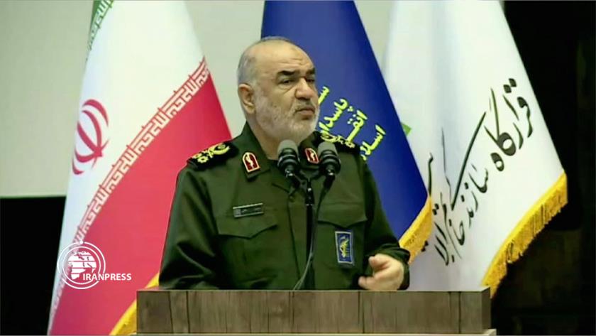 Iranpress: Iranians have chosen path of might: IRGC cmdr