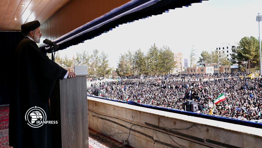 Iranpress: Raisi: People disappoint enemies through vigilance, insight