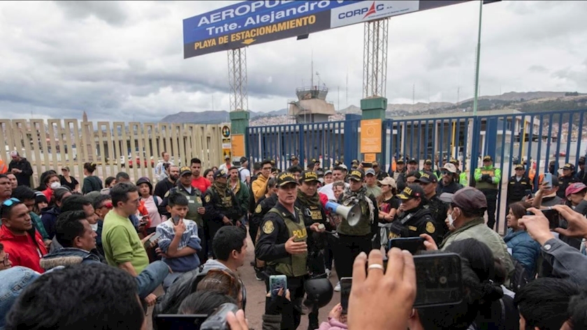 Iranpress: Thousands of tourists stranded near Machu Picchu amid unrest in Peru