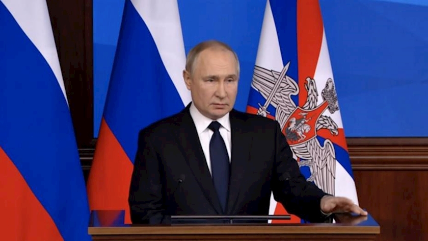 Iranpress: All NATO military power are against Russia: Putin says