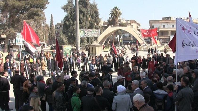 Iranpress: People hold rally against US-backed militias in east of Deir Ezzor