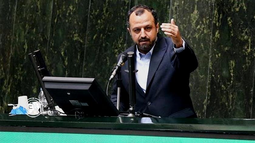 Iranpress: Khandouzi: Iran to have stable currency rate soon