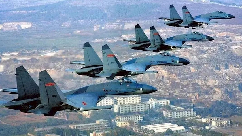 Iranpress: China sends squadrons of warplanes, warships toward Taiwan