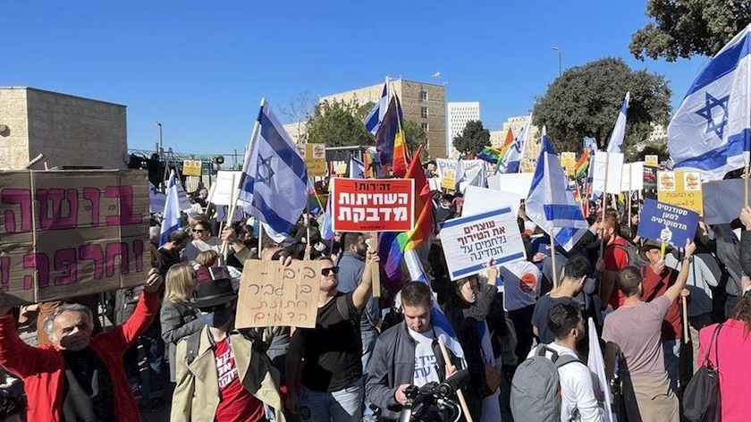 Iranpress: Thousands protest new Netanyahu new government 