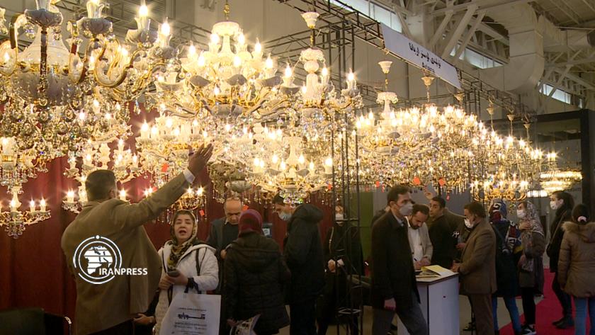 Iranpress: Tehran hosts 28th chandeliers, decorative lights expo