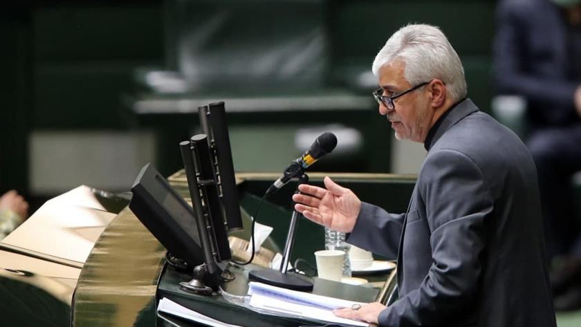 Iranpress: Minister of sports answers MPs