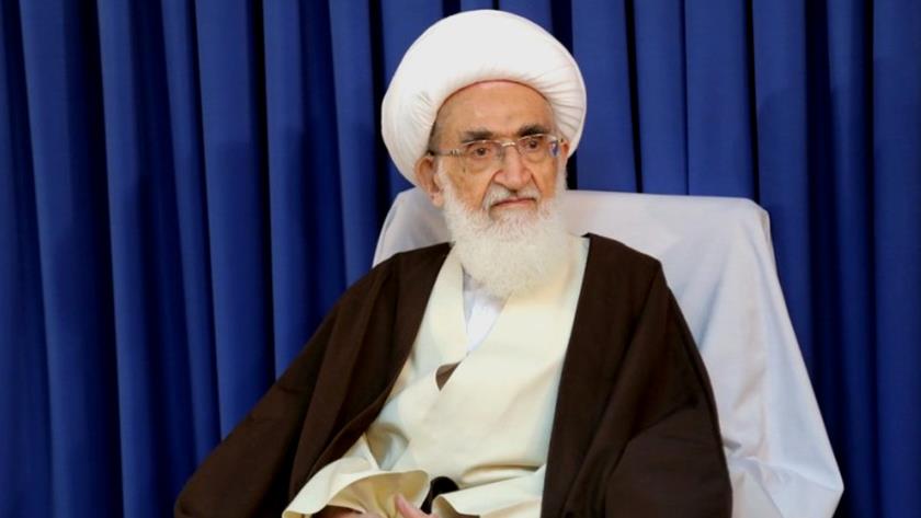 Iranpress: Top cleric condemns Charlie Hebdo over desecration of Islamic values
