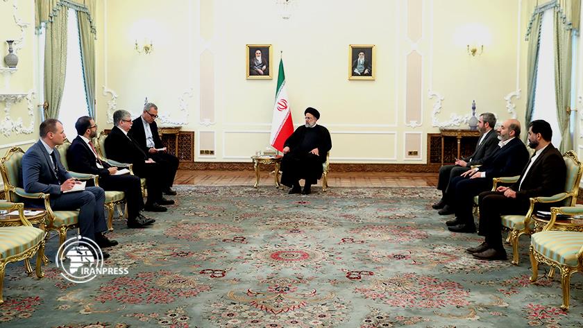 Iranpress: Raisi calls for strategic economic cooperation between Iran, Russia