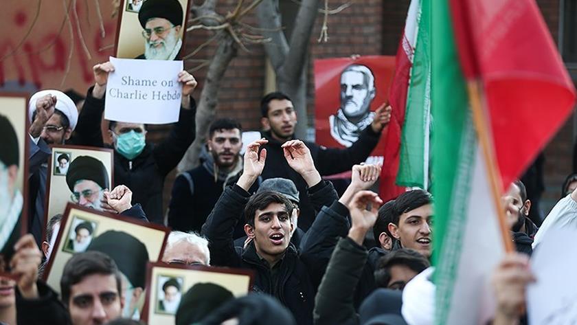 Iranpress: Tehran; People gather, protest before France