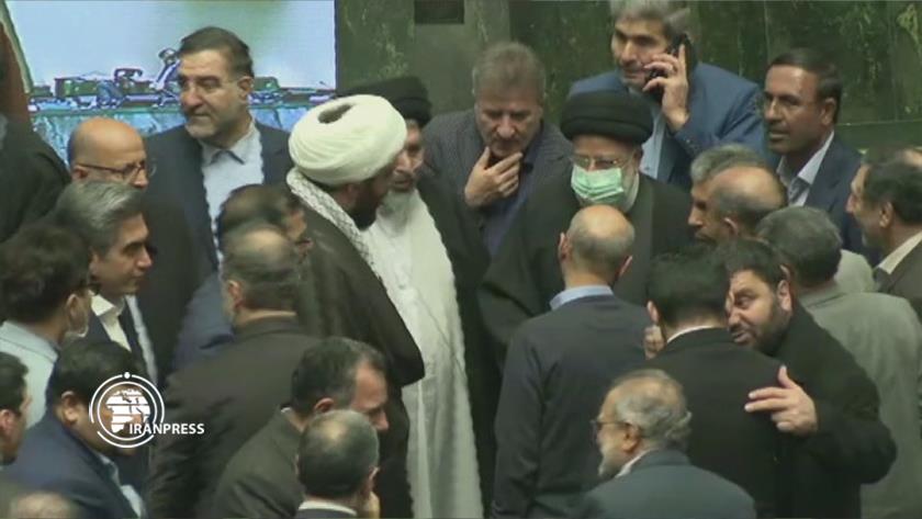 Iranpress: Iran Parliament has special guest 