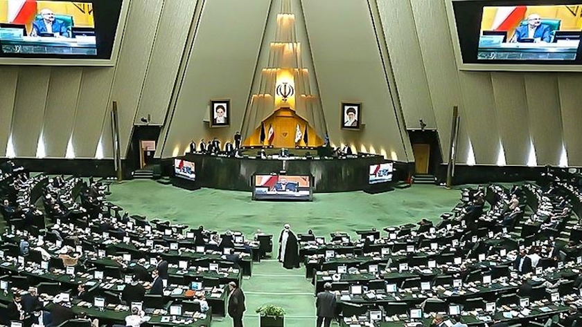Iranpress: Iran Parliament holds closed session on budget