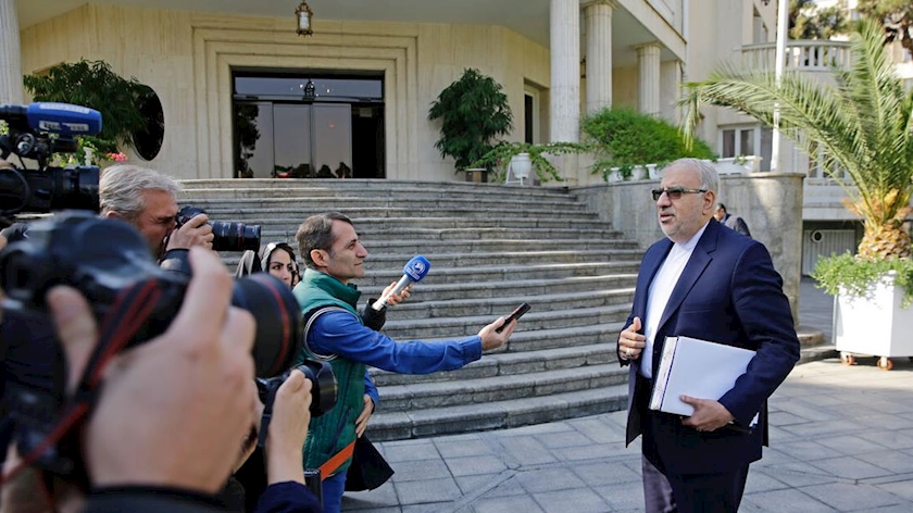Iranpress: Measures are taken for cold weather and gas usage: Oil Minister 
