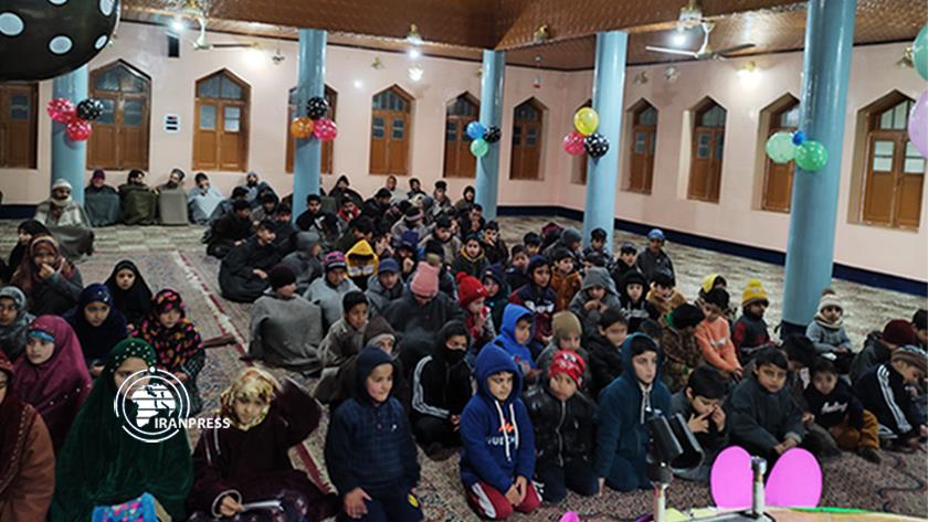 Iranpress: Kashmir; people celebrate Lady Fatima