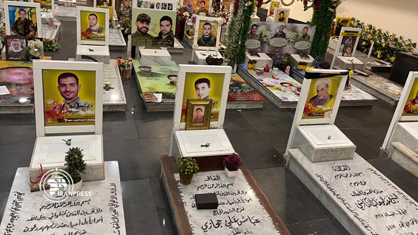 Iranpress: Iran’s FM pays tribute to martyrs of Lebanese Resistance 