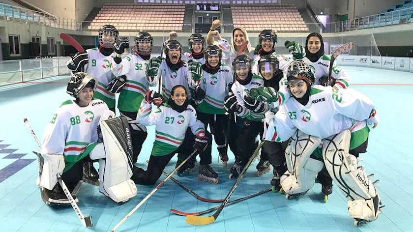 Iranpress: Iranian girls beat Bahrain ice hockey team in Islamic Countries C