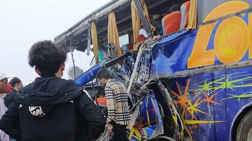 Iranpress: Bus crash kills seven football fans, injures 30 in Basra