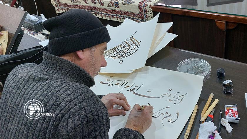 Iranpress: Calligraphers in Aleppo display their works on status of women