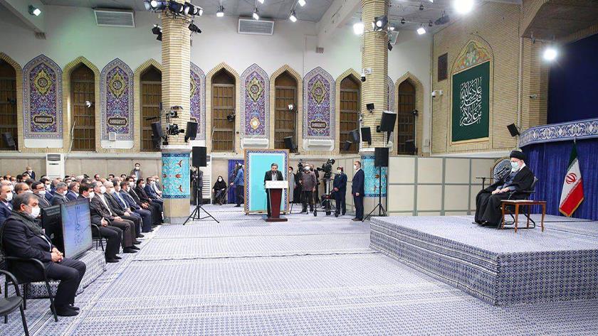 Iranpress: Leader receives entrepreneurs, manufacturers and knowledge- based companies managers