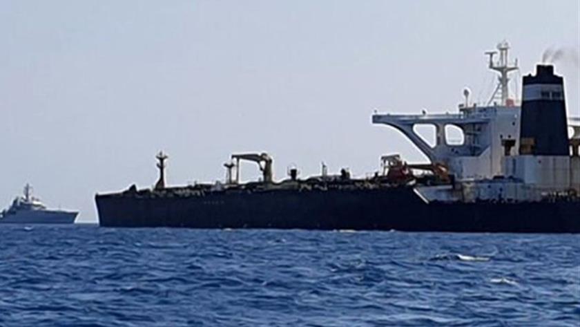 Iranpress: IRGC impounds 5 vessels carrying smuggled fuel in Persian Gulf