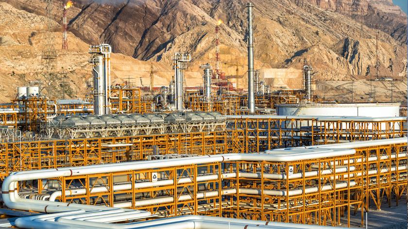 Iranpress: Oil Minister: Last South Pars refinery to be opened