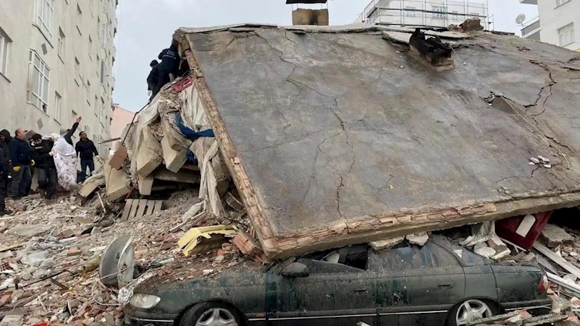 Iranpress: Horrifying moments show moment and aftermath of Türkiye quake