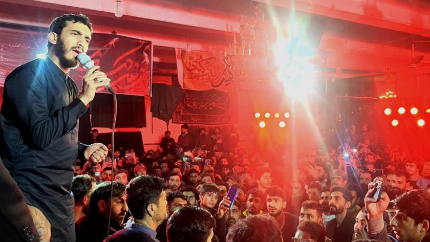 Iranpress: Pakistan; People mourn Lady Zaynab, Iranian maddah chant elegy
