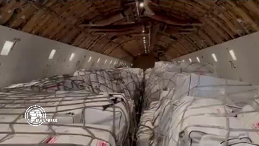 Iranpress: Iranian humanitarian aid plane arrives at Damascus airport
