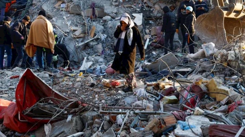 Iranpress: Number of Türkiye -Syria dreadful quakes victim reach to 10,000