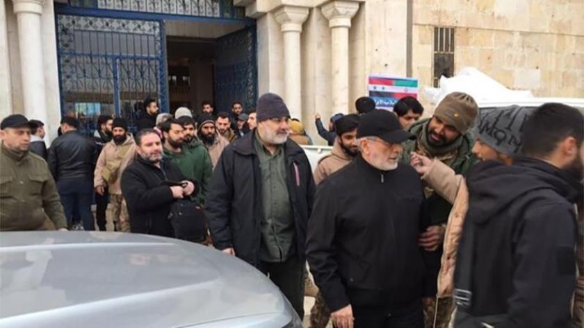 Iranpress: IRGC Quds Forces Commander visits quake-hit Aleppo