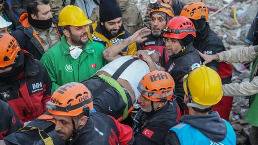Iranpress: 101 hours in rubble: 6 rescued as death toll surpasses 21,500