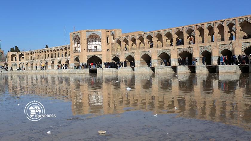 Iranpress: Water flows in Iran Zayandeh Rud