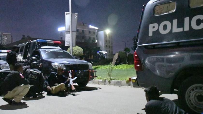Iranpress: 7 killed, 19 wounded as terrorists storm police building in Pakistan