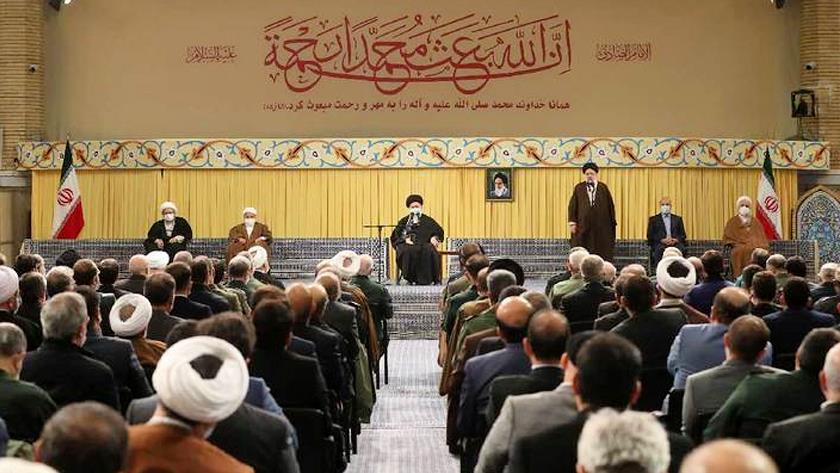 Iranpress: Leader receives Islamic countries